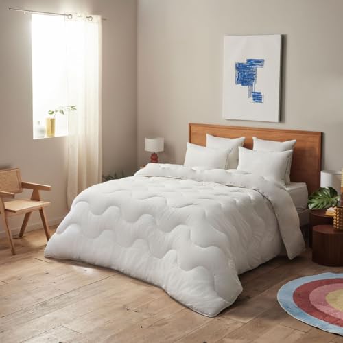 Dunlopillo - Couette Chaude Lovely Night 240x260 cm - Garnissage Fibre Creuse Siliconée 400g/m² - Enveloppe 100% Coton - Lit 2 Personnes - Piquage Vagues -...