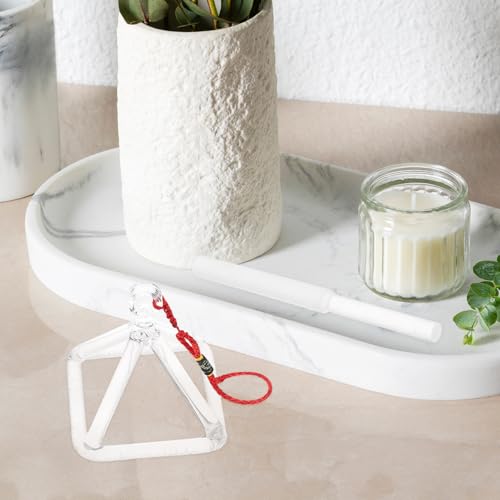 Pirámide de cuarzo blanco con tonos profundos para una meditación más profunda 6