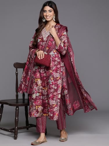 Image of Varanga Women Embroidered Kurta Pant Set with Dupatta | Silk Blend Fabric | V-Neck 3 /4 Sleeve Ankle Length| Wedding Ethnic Wear