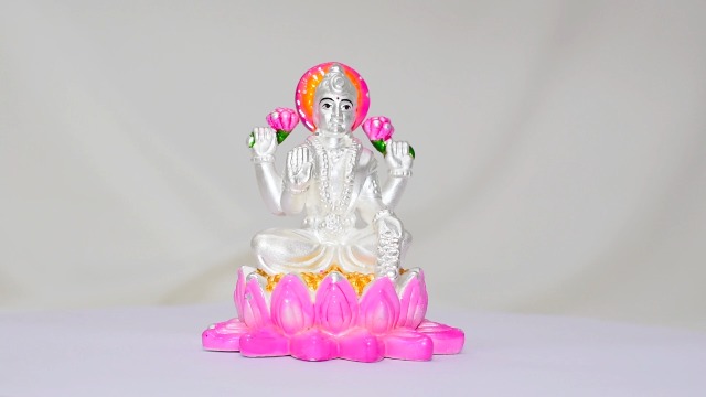PRD CARATCAFE Kamal Laxmi Idol Pure Silver 990 Statue, 32 to 36