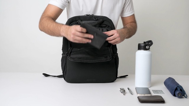 Amazon.com: Kenneth Cole REACTION Logan Neoprene Travel 16