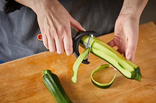 Foto von Fiskars Gemüseschäler, Gesamtlänge: 15 cm, Stahl/Kunststoff, Functional Form, Schwarz, 1016122