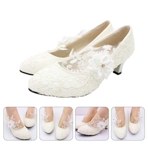 Chaussures de mariage en dentelle blanche raffinée et bout décoratif