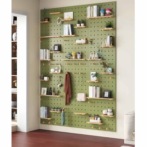 Panneau perforé mural en bois vert pour sublimer la décoration de votre atelier créatif
