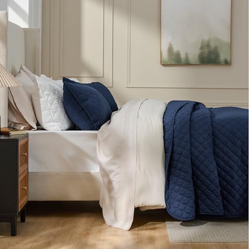 Image of Bedsure Quilts Queen Size - Lightweight Queen Comforter Set with Classic Honeycomb Quilting, Soft Quilt Bedding Set, Navy Bedspreads Coverlet for All Seasons with 2 Pillow Shams (90 inch x 96 inch)