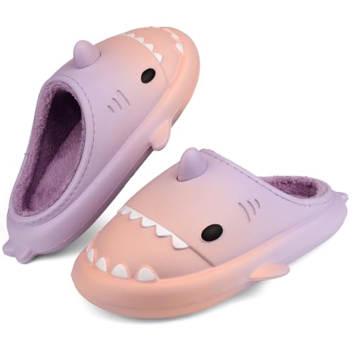 Pantoufles requin étanches pour des matins d'hiver cocooning et chaleureux en famille