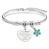 Diseño único: esta pulsera llavero presenta una cuidada artesanía, adornada con mensajes sinceros para transmitir afecto junto con colgantes estampados que aportan dinamismo al diseño general, evitando la monotonía. Su cadena ajustable permite adaptar el tamaño a la circunferencia de la muñeca del usuario, lo que elimina la preocupación por las dimensiones inadecuadas y garantiza una cómoda uso diario