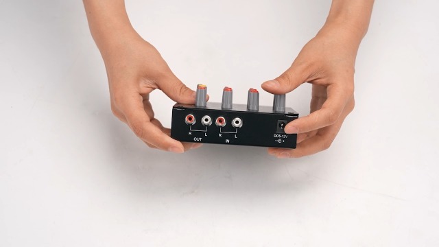 Amazon | 7バンドカーオーディオグラフィックイコライザーEQ、3.5mm
