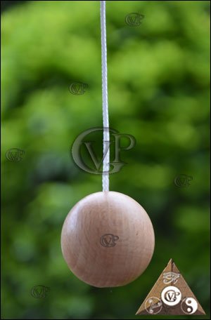 EDITIONS GVP Pendule Boule en buis (15G)
