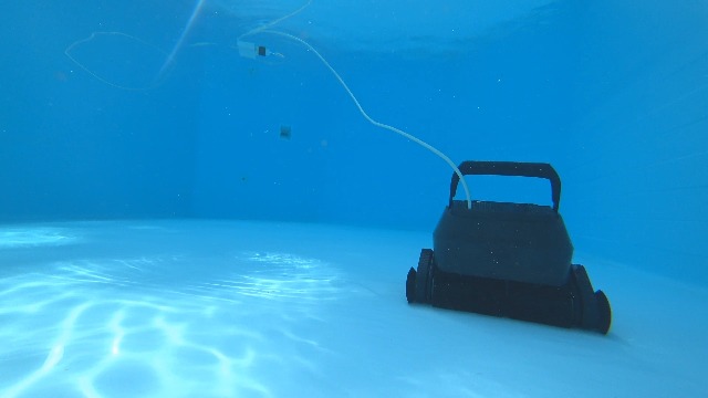Robot de nettoyage Dolphin M400 - , pisciniste Genève
