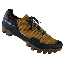 DMT GK1 Gravel Zapatos de Ciclismo, Ocre, 42 2/3 E...: Este es el zapato ideal para ti si estás buscando un zapato de ciclismo Gravel ligero y altamente técnico, que coincida con el rendimiento de los zapatos de carretera de gama alta de DTM, mientras que se optimiza para las demandas de conducción todot...