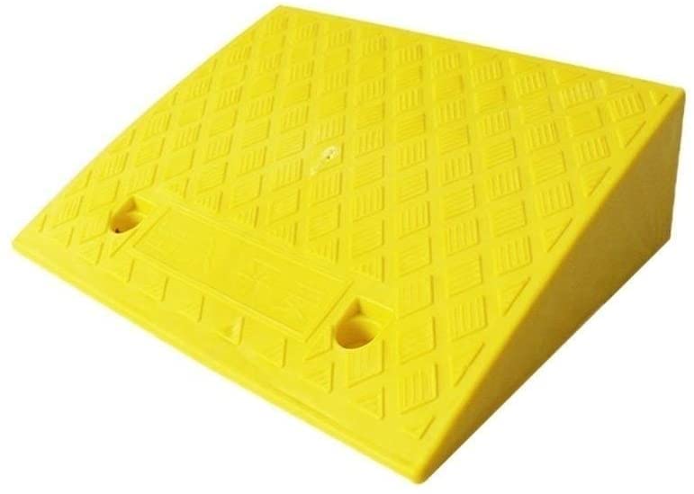 Tampon de pente ferme jaune et noir avec rampe de service pour parking d'usine