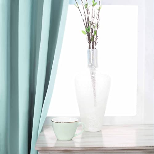 Cortinas modernas para evitar reflejos molestos en el salón de casa 8