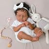 Muñecas Bebé Reborn SCOM Niña Negra - Muñeca Afroamericana de 20 Pulgadas | Cabello Anclado a Mano, Muñeca Negra Durmiendo Realista, Conjunto y Accesorios, con Peso, Regalo para Niños 3+ Años 8