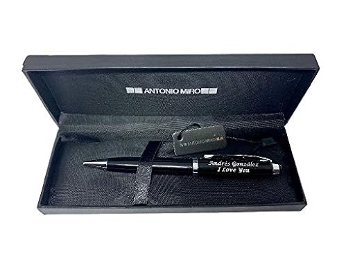 regalo grabado - Bolígrafo Personalizado Antonio Miro | Grabado hasta 2 Líneas | Metálico Negro Brillante | Recargable Tinta Azul | Presentado en Caja de Marca | Ya disponible en tu tienda friki favorita! En mundofriki.es!