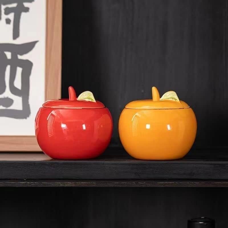 Pots à thé en forme de pomme pour une table de petit-déjeuner chaleureuse