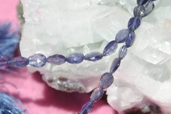 Perles de iolite facettées de qualité gemme goutte plate pour création joaillerie d'exception