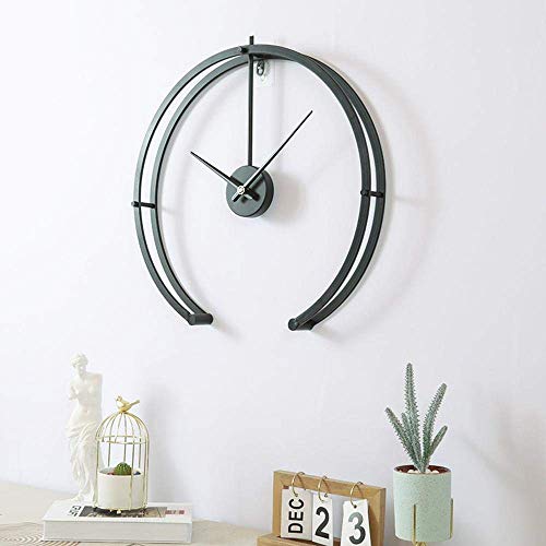 Horloge murale extérieure en fer durable de style traditionnel