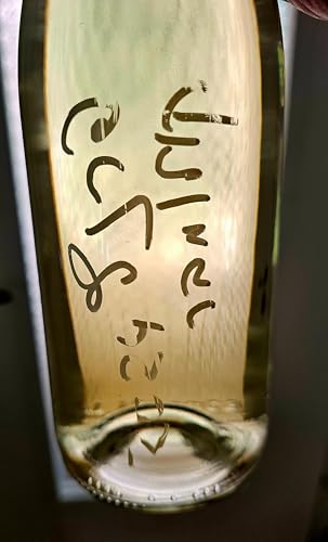 ין לשניים - פרק 33 - על סומלייה עם לב, על הייננית אורנה לב שמייצרת יינות נפלאים, יינות מטה יהודה שחזרו מאיטליה עטורי פרסים, מידות בקבוקי יין וה cover art