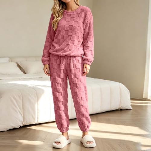 Piuwrlz Women's Checkerboard Fleece Pajama Set Plush - image 3