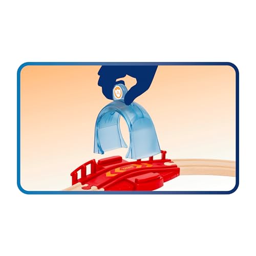 BRIO World 33976 Smart Tech Sound Feuerwehreinsatz - Zubehör für die BRIO Holzeisenbahn - Interaktives Spielzeug empfohlen ab 3 Jahren