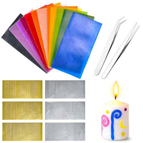 【Senza Colla｜Adesione Facile e Pulita】Il processo decorativo di questo set candele fai da te non richiede colla o altri adesivi. Basta premere la lastra di cera sulla superficie della candela: il calore delle dita è sufficiente per fissarla saldamente. Un metodo semplice e veloce: ritaglia la forma che preferisci, applica e il gioco è fatto. La pulizia è facile, senza lasciare residui appiccicosi