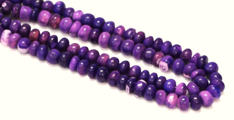 Opale violette naturelle mate pour création de bijoux raffinés de luxe