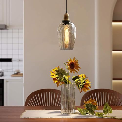 Lámparas colgantes vintage que transforman tu comedor en un espacio elegante 4