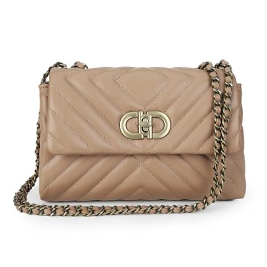 25 Cozy Winter Outfit Ideas for Women (Style Guide) Quilted Crossbody Bag