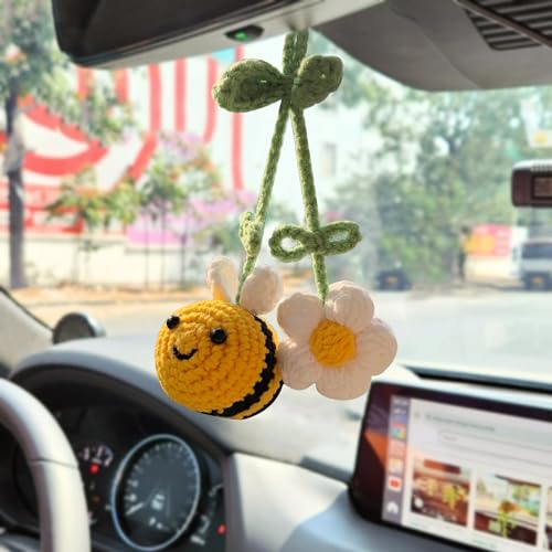 96CRVFT Cute Crochet Bee Daisy Rearview Mirror Hanging Car Accessories, Rear View Mirror Hanging Bee Ornament Accessories for Women and Men, Handmade Cute Car Interior Decor Gift