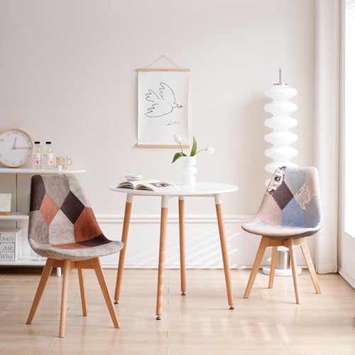 Chaises patchwork scandinaves pour une cuisine chaleureuse