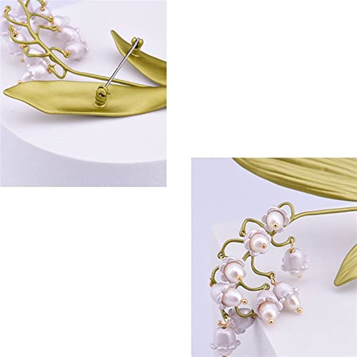 Broche perles d'eau douce et orchidée cloche idéale sur un blazer en soirée