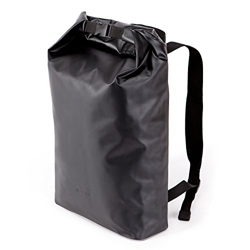 A-LAB • Model B • Wasserdichter Fahrradrucksack • Messenger Backpack • Kurierrucksack aus robuster LKW Plane (25 l) mit extra Hülle für 15“ Laptop • Wasserdichter Rolltop • Designed in Berlin A-LAB • Model B • Wasserdichter Fahrradrucksack • Messenger Backpack • Kurierrucksack aus robuster LKW Plane (25 l) mit extra Hülle für 15“ Laptop • Wasserdichter Rolltop • Designed in Berlin