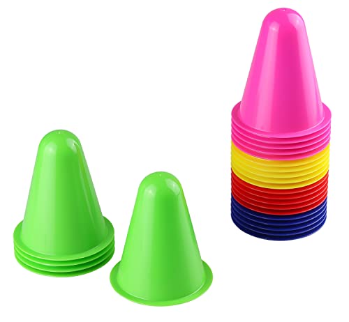 Idena 40622 - Pylonen 25 Stück, farbig sortierte Warn-Kegel aus Kunststoff, ca. 8 cm hoch, stapelbar, Verkehrshütchen für Sport, Freizeit, Slalom, Fußball und Vereine