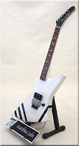 MATTHIAS JABS Guitare Miniature avec médiator SCORPIONS - Les Beatles, Paul McCartney, John Lennon, RIngo Starr, George Harrison MATTHIAS JABS Guitare Miniature avec médiator SCORPIONS – Image 3