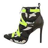 High Heel Stiefeletten für Damen sorgen für einen eleganten Hauch von Sexappeal. Je nachdem wie auffällig sie sein sollen, gibt es sie in klassischem Schwarz und Braun oder aber eindrucksvoll in Lack. Als echtes Must-Have sehen die femininen Schuhe besonders toll zu engen Hosen, Jeans, langen Kleidern und Mänteln aus. Wer sie noch nicht im Schrank stehen hat, sollte sich schleunigst welche anschaffen.