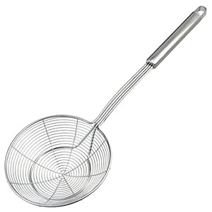 Stainless Steel Skimmer Strainer, Wire Skimmer with Spiral Mesh, Professional Grade Handle Skimmer Spoon Ladle for Pasta Chips