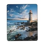 Matériau imperméable : le tapis de souris en forme de phare de plage adopte un matériau de revêtement imperméable, qui peut prévenir efficacement les dommages causés par les boissons renversées ou d'autres accidents. Lorsque le liquide éclabousse sur la surface du revêtement, il se forme en gouttes d'eau et glisse vers le bas. Il est facile à nettoyer et ne retardera pas votre travail ou votre jeu.