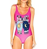 Machen Sie die Tanzfläche zu Ihrer Kirche in unserem rosa Body. Dieser lustige und verspielte rosa Einteiler hat einen U-Ausschnitt mit stützenden Trägern und einen mäßig frechen Tanga-Rücken