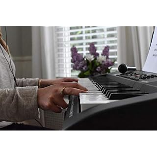 Alesis Melody 61 MKII – Clavier Électronique Portable 61 Touches avec des Enceintes Intégrées, Casque, Micro, Stand de… - Les Beatles, Paul McCartney, John Lennon, RIngo Starr, George Harrison Alesis Melody 61 MKII - Clavier Électronique Portable 61 Touches avec des Enceintes Intégrées, Casque, Micro, Stand de… – Image 4