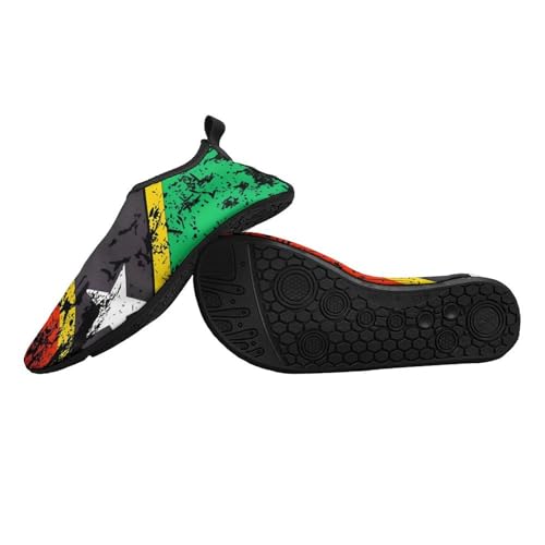 Retro USA Flag Water Shoes for Women Men Quick Dry Swim Beach Shoes for Swimming Pool2