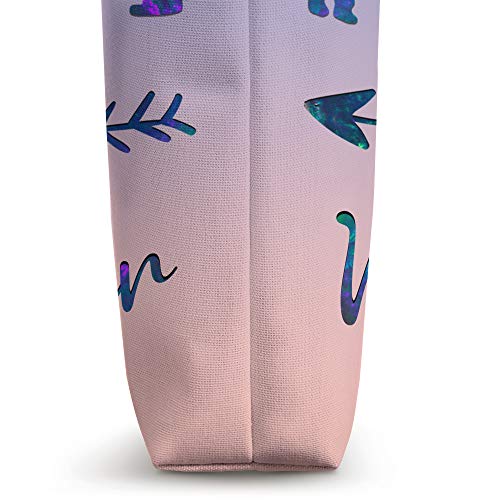 Bolso tote azul turquesa y morado con estampado de osa mamá y dos crías, flores acuarela en fondo rosa y azul miniatura 3