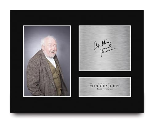 HWC Trading Freddie Jones Emmerdale Sandy Thomas Gifts Printed Signed Autograph Picture for TV Show Fans - US Letter (ID-006838)