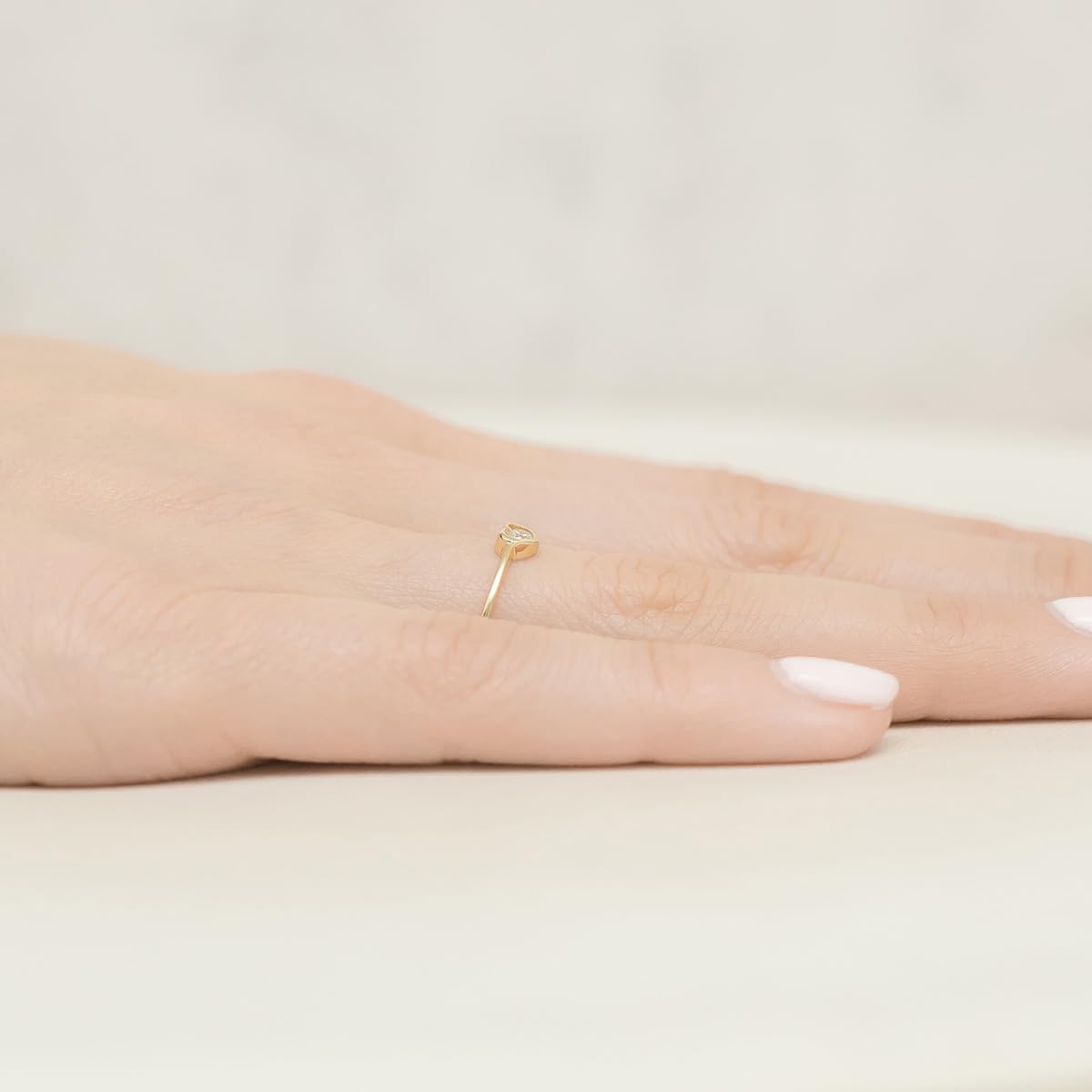 MARKO Damen Ring aus 333 Echtgold (8K) mit Zirkonia im Herzdesign – Zarter Goldring als Geschenk oder Verlobungsring | Eleganter Vorsteckring Schmuck Gold