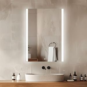 Venti 50x70cm Badspiegel mit Beleuchtung, Badezimmerspiegel mit Beleuchtung, LED Badspiegel, Vertikale, Beleuchteter Wandspiegel, Bad Spiegel mit Licht, Badezimmerspiegel mit Seitlichen Lichtstreifen