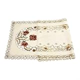 Créez un motif délicat et une dentelle complexe pour une atmosphère vintage et romantique avec des détails floraux
