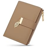 Voyagez en Toute Confiance : Équipé d'un système antivol RFID sécurisé. Ce porte-monnaie protège vos cartes et votre passeport contre les scans non autorisés des lecteurs et scanners RFID. Le porte monnaie femme fait également office de porte-passeport, vous permettant d'y accéder rapidement lors des contrôles de sécurité à l'aéroport tout en gardant vos effets personnels en sécurité.