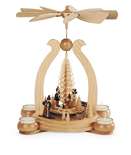 Pyramide de l'étage de l'hiver en bois brut sculpté pour décoration traditionnelle de Noël