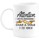 LE CADEAU PARFAIT POUR NOËL : Cette année une fête de Noël est prévue au travail ou dans votre famille. Vous cherchez alors un objet original et pas cher à offrir à votre collègue, frère, soeur, maman, papa ou mamie et papy. Les fêtes de Noël entre proches et amis sont toujours propices à de vrais moments de convivialité. À cette occasion, jouez le jeu jusqu'au bout en offrant un mug rigolo et peu coûteux à votre plus proche famille qui aime l’humour.