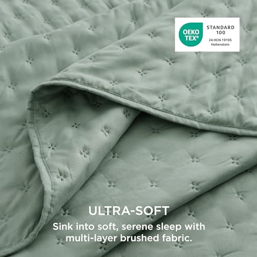 Image of Bedsure Quilts Queen Size - Sage Green Bedspread Queen Size & Lightweight Comforter, Modern & Boho Coverlet with Clover Pattern, Ultra Soft All-Season Bedding, 90 x 96 Inches